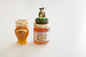 クマのリモージュボックスとラベイユの蜂蜜